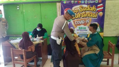 Kapolsek Omben Monitoring Pelaksanaan Vaksinasi Anak Usia 6-11 Tahun