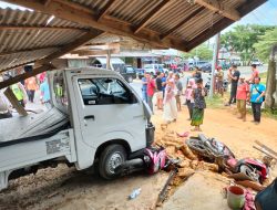 Lakalantas Mobil Pick-up Menghantam 2 Sepeda Motor