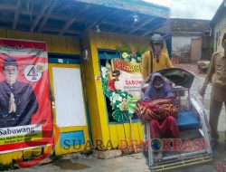 Terharu, Seorang Istri Kades Yang Sakit Diantar Menaiki Caktor