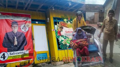 Terharu, Seorang Istri Kades Yang Sakit Diantar Menaiki Caktor