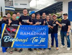 Komunitas Bikers MBC Sampang Bagi Takjil Gratis untuk Pengguna Jalan