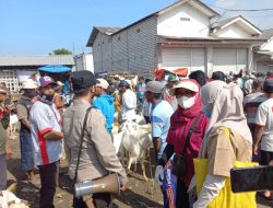 Polsek Kwanyar Sosialisasi Wabah PMK di Pasar Hewan Desa Pasanggrahan