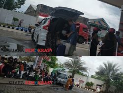 Mobil Suzuki Ertiga Mengangkut Jerigen Terisi BBM Di SPBU 54.694.02