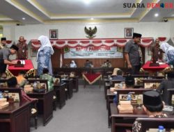 Penandatanganan Kesepakatan 2 Raperda APBD 2023 Dalam Rapat Paripurna