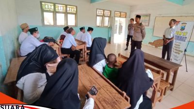 Kapolsek Kangayan Melakukan Dialog Dengan Masyarakat Di Jum'at Curhat