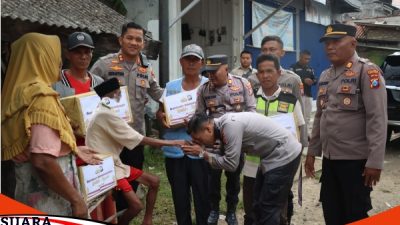 Meringankan Beban Warga Kurang Mampu Kapolres Sampang Bagikan Sembako