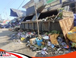 Bau Sampah Di Pasar Omben Sangat Menyengat, Menuai Kecaman Warga