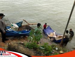 Mayat Laki-laki Bertato Ditemukan Mengambang Di Pantai Pulau Giliyang