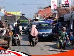 Aktivitas Pasar Omben Menjadi Kemacetan Butuh Penanganan Pemerintah