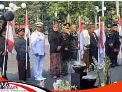 Hari Lahir Pancasila FPK Surabaya Diserahi Bendera oleh Walikota