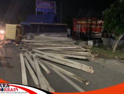 Diduga Kelalaian Supir 2 Mobil Truk Terjadi Tabrakan