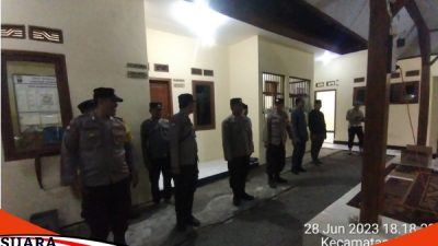 Kapolsek Omben Beserta Anggotanya Menggelar Apel Malam Idul Adha