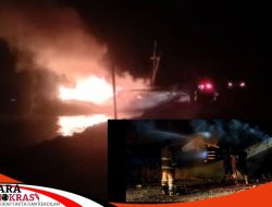 Perahu Kayu Di TUKS Kalianget Ludes Dilahap Si Jago Merah