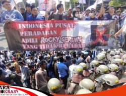 Demo GPS Tolak Rocky Gerung Berakhir Ricuh