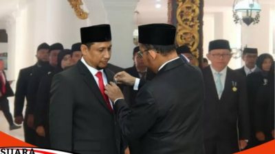 Bupati Sumenep Memberikan Penghargaan Kepada 184 ASN