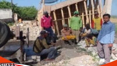 Ahmad Suwandi, ST., MT Melakukan Pendampingan Pekerjaan Pembangunan Tribun Olahraga