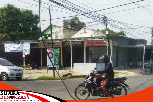 Pemasangan Kabel Semrawut Sangat Mengganggu Pengendara