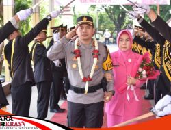 Tradisi Pedang Pora Dan Tari Muang Sangkal Penyambutan Kapolres Baru 