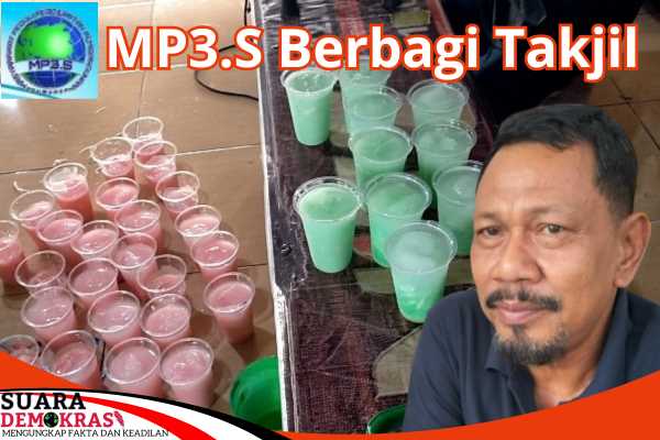 MP3.S Bagikan Takjil Es Kelapa Kepada Jamaah Masjid Babussalam