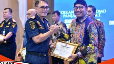 Wujud Prestasi Bupati Sumenep Dianugerahi Penghargaan Atas Pelayanan Angkutan Laut Lebaran 2024.