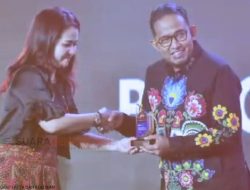 Menjadi Inspirasi: Bupati Achmad Fauzi Peraih Penghargaan Penggerak Ekonomi Masyarakat