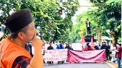 Mahasiswa Gelar Aksi Demonstrasi Kawal Putusan Kasus Pencabulan Oknum Guru