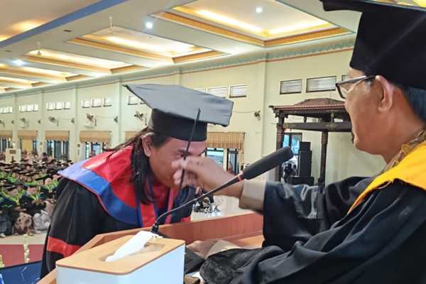 Sarjana Hukum dan Amanah Keadilan di Tengah Krisis Integritas