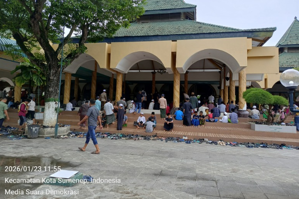 Masjid Agung Sumenep Dipadati Jamaah Sholat Jumat