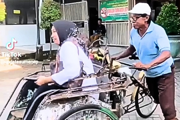 Direktur RSUD Sumenep Naik Becak Teladani Hemat Energi